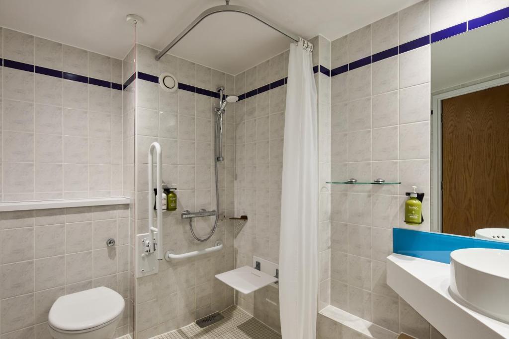 holiday in limehouse shower