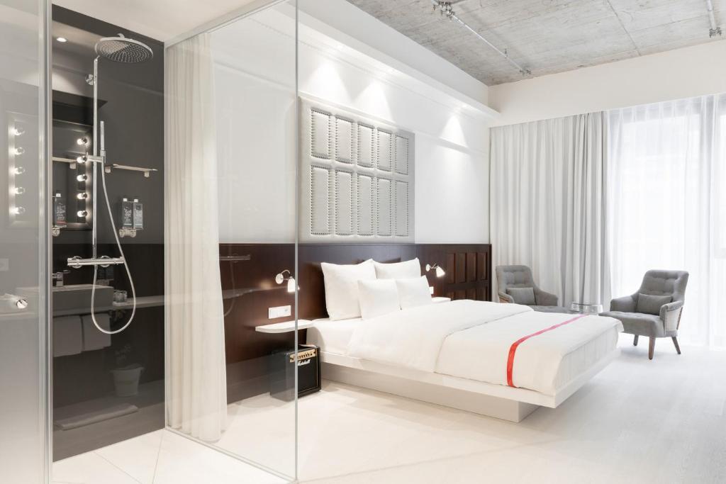 Ruby Marseille Bedroom 1