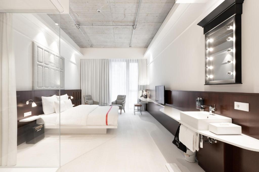 Ruby Marseille Bedroom 2