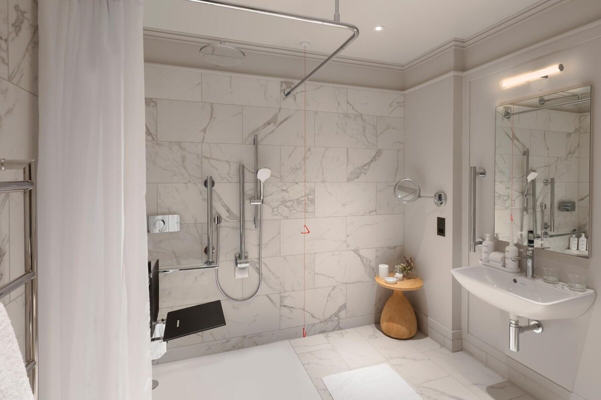 Seaton House Bathroom