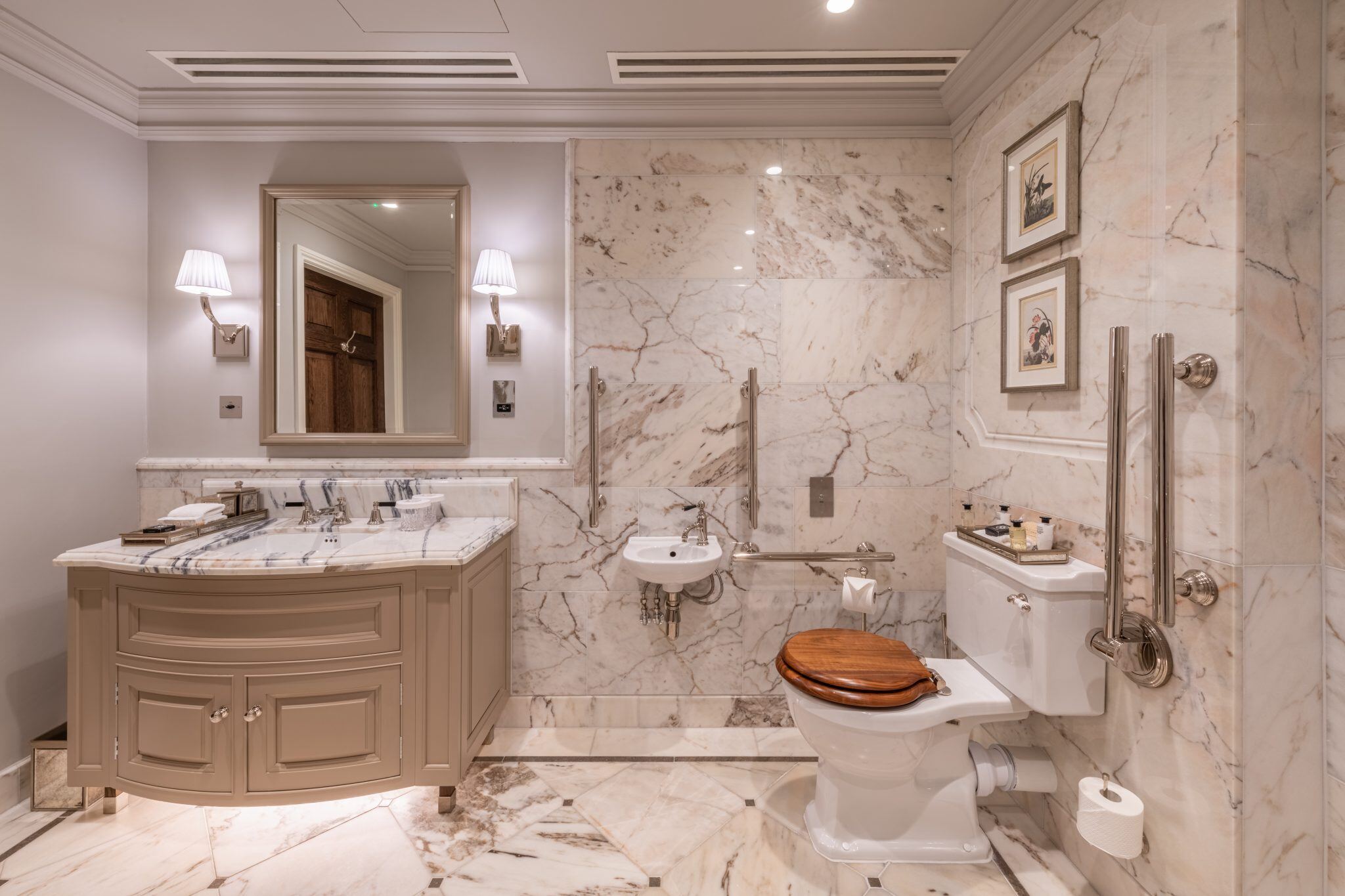 What makes a Luxurious Accessible Bathroom?